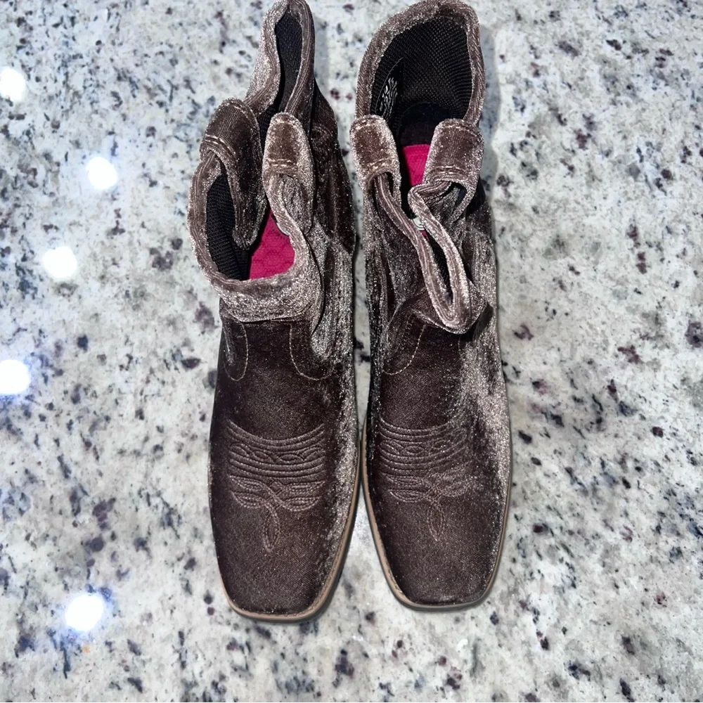 Justin Boots Rich Brown Velvet Ankle Booties - Picture 8 of 8